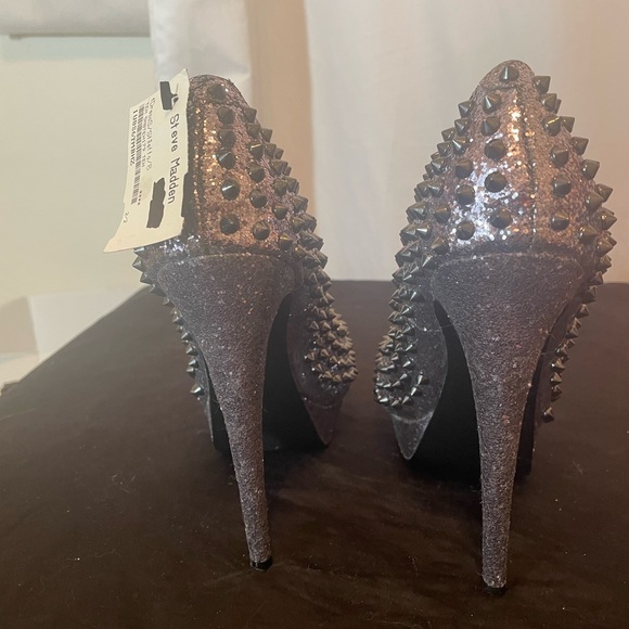 Steve Madden Awwsome Spiked Heels Size 8M NWT - Picture 2 of 7